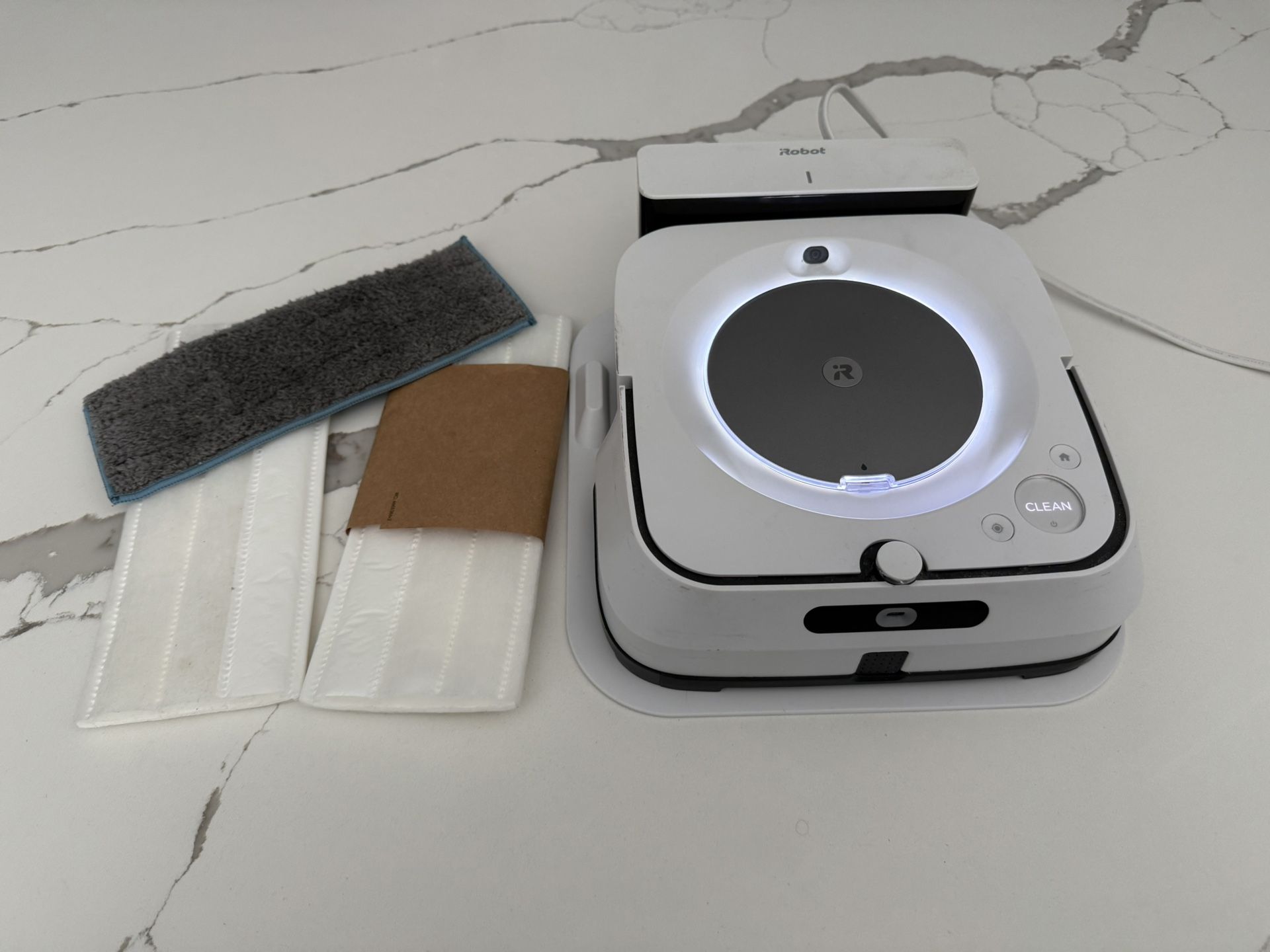 iRobot Brava M6 Robot Mop