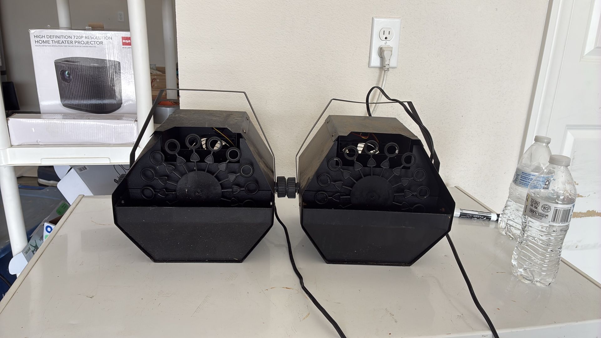 2 bubble machines