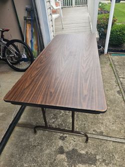 Heavy duty table, legs fold, great for parties