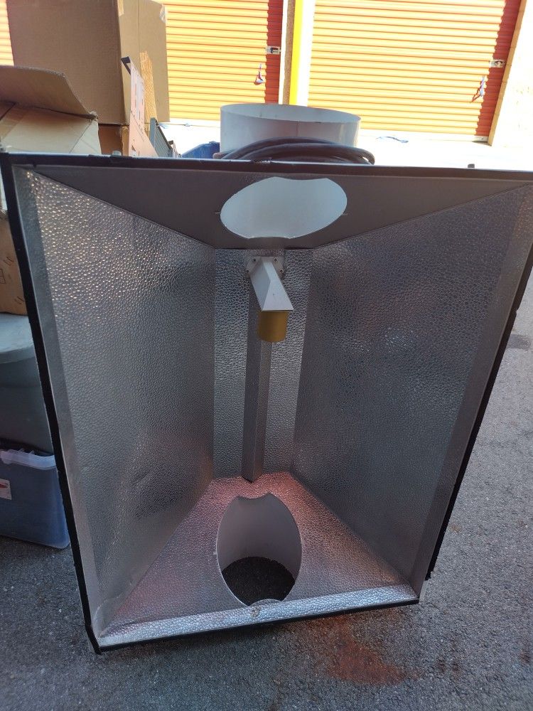 HPS Hood With Light Bulbs & Ballasts