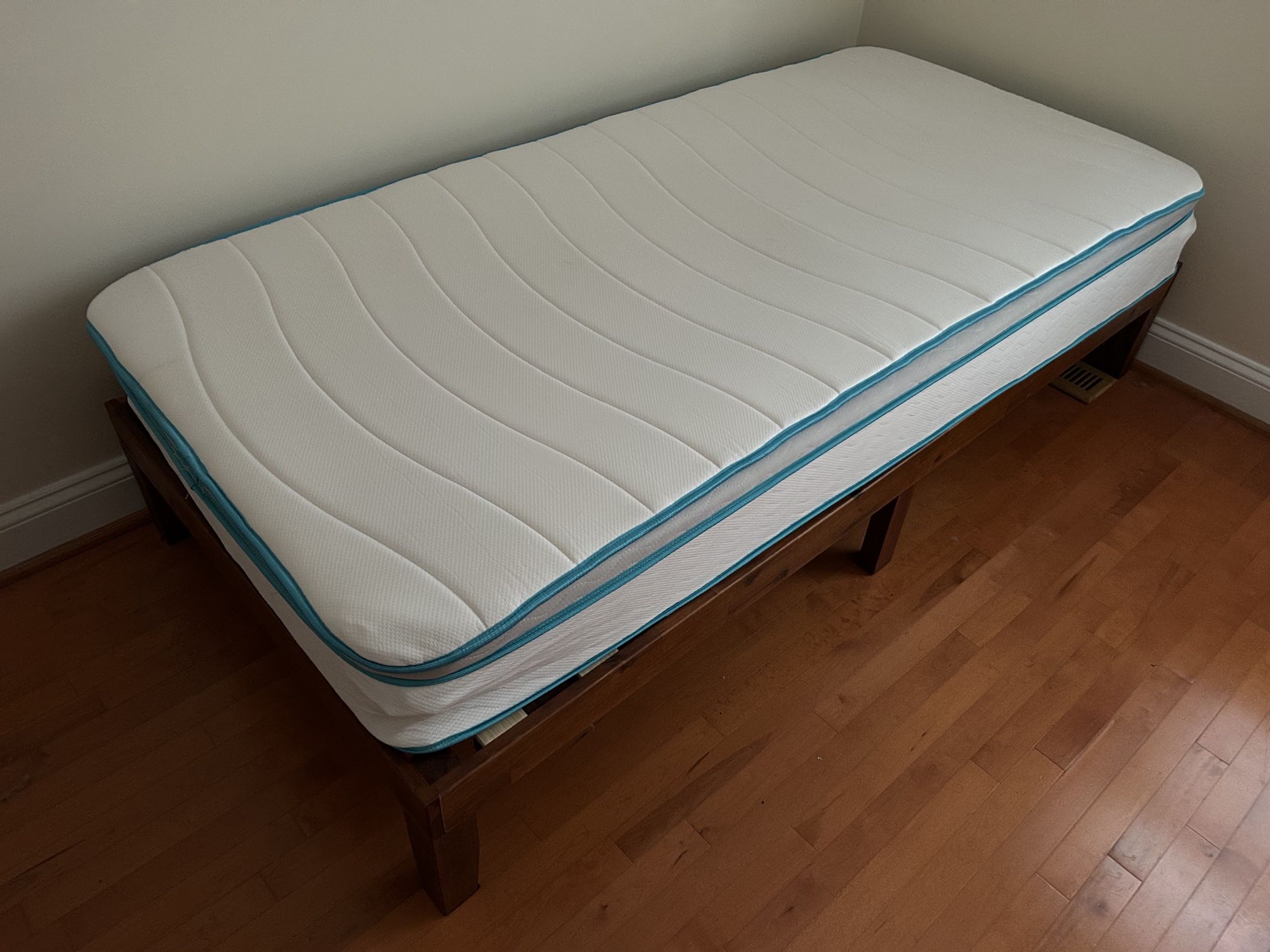 Twin XL Solid Wood Bed with Hybrid Mattress