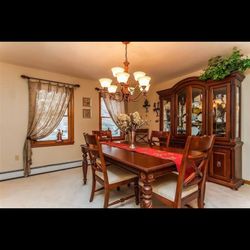Broyhill 9-piece formal dining room set. Natural cherry wood in great condition