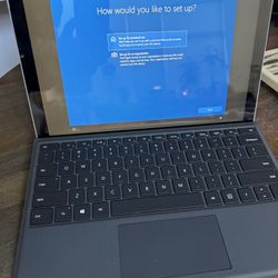 Microsoft Surface Pro 4 – Intel Core i7 / 8GB RAM / 256GB SSD