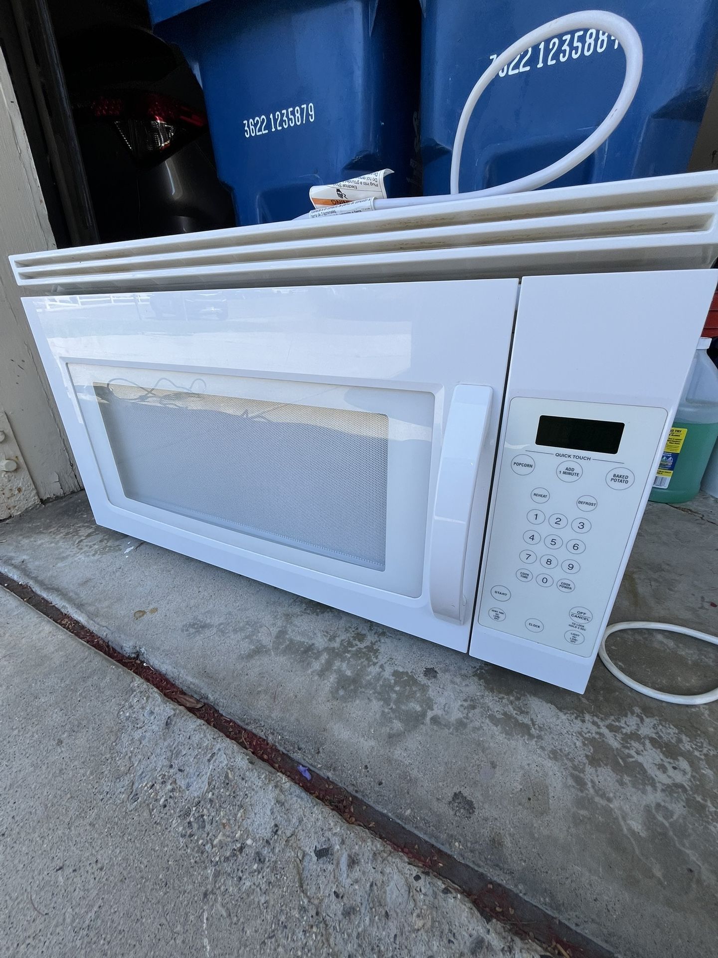 Microwave Oven -PICKUP ONLY