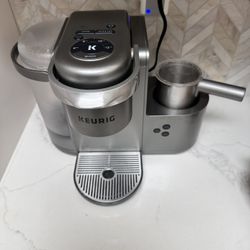 Keurig Coffe Machine with Frother