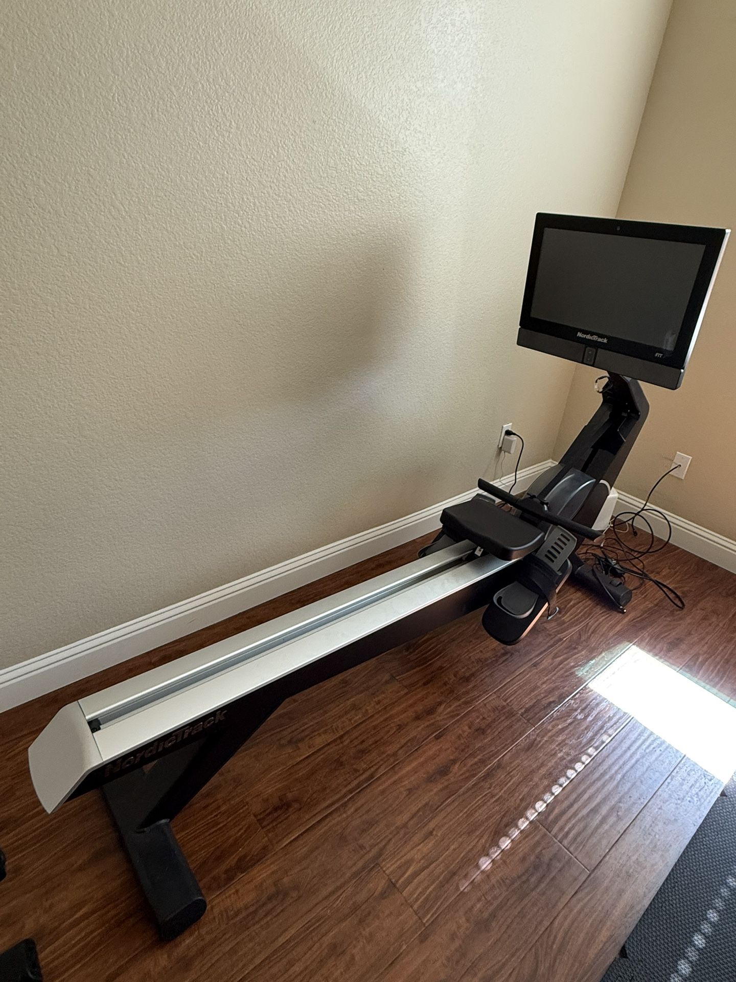 Nordic Track Ifit Row Machine. Like New.