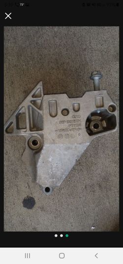 Motor mout for Volkswagen passat 2008 genuine parts.