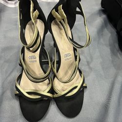 Liz Claiborne Chandra Black & Gold Heels - size 7