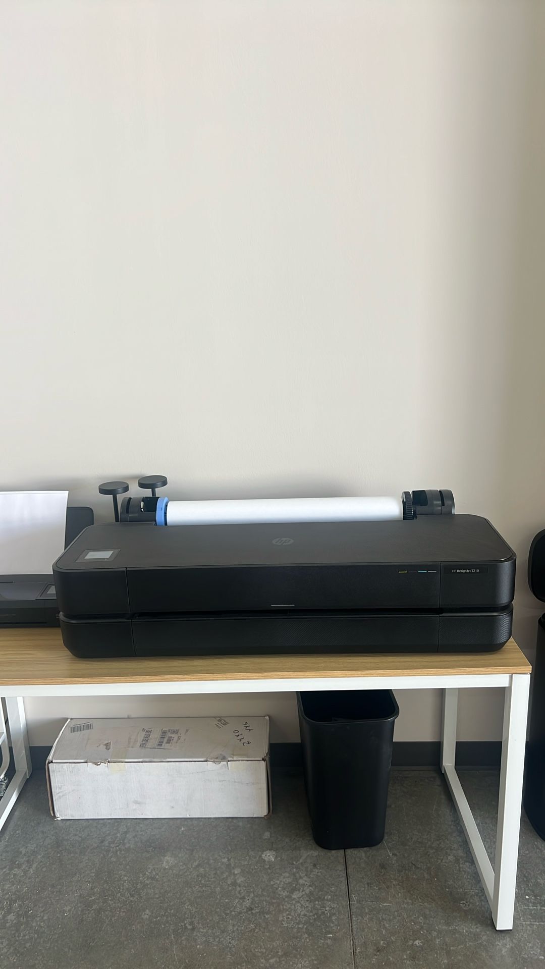 HP DesignJet T210 24” Large Format Plotter Printer – Excellent Condition + Extra Ink