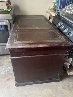 Classically nice Original business desk