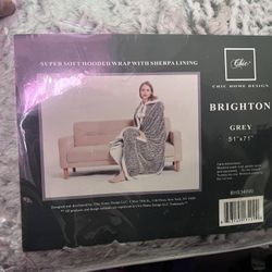 Capuchon /  Hooded Wrap 