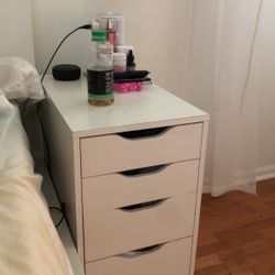 WHITE IKEA BEDSIDE TABLE NO PRICE CHANGING 