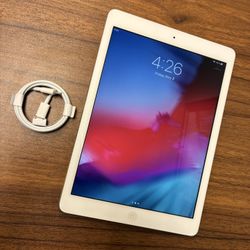 iPad Air 1st Gen 9.7” 16gb Wifi Silver color 