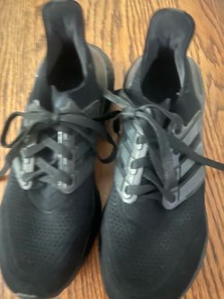 Black adidas tennis shoes