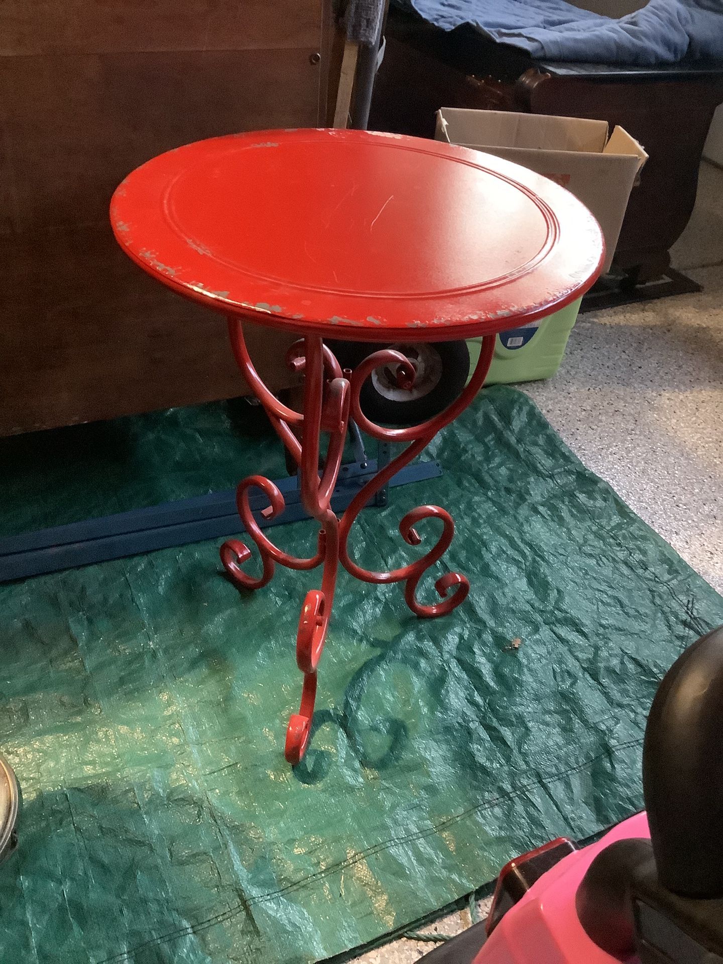 Vintage Metal distressed table 20” round 26” tall no rust only used indoors
