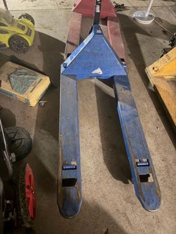 standard pallet jack