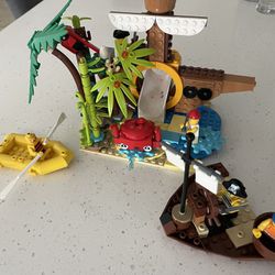 Pirate Ship And Beach Lego With Add Ons 40589