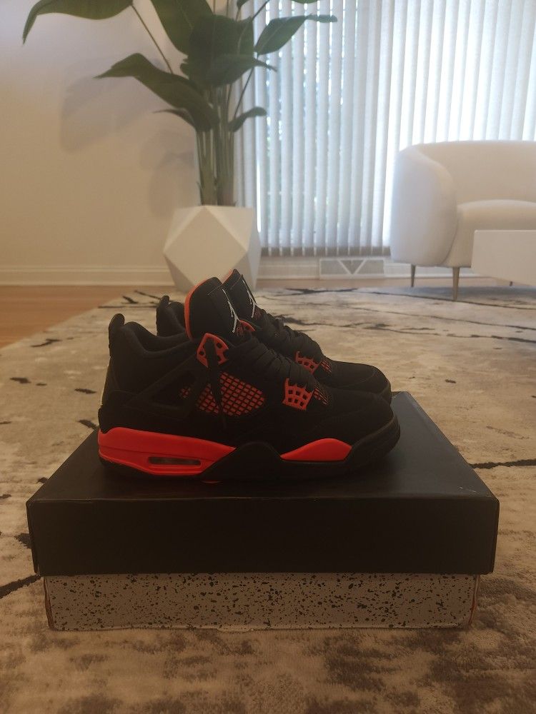 Jordan 4 Retro Red Thunder - Men’s Size 7 - Lightly Worn w/ Original Box