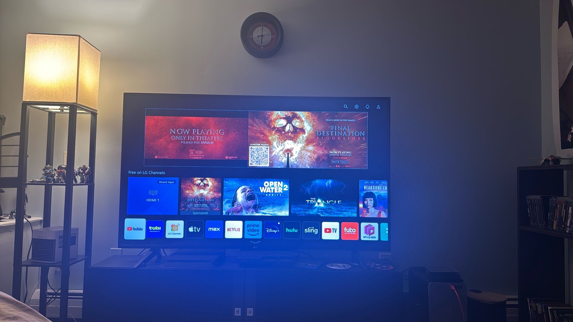 LG Smart TV 54”