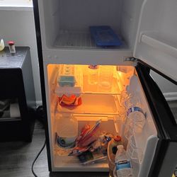 Magic Chef Mini-Fridge $100