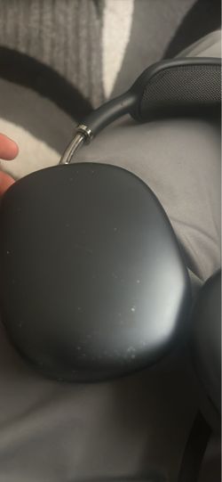 Air pod maxes midnight color way