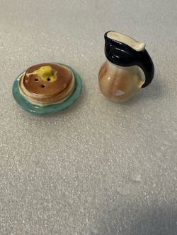 Vintage Pancake & Syrup Salt Pepper Shaker Set Mini Ceramic Breakfast Kitsch