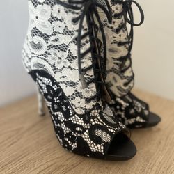 Black/white Lace Bootie Heels Sz 8