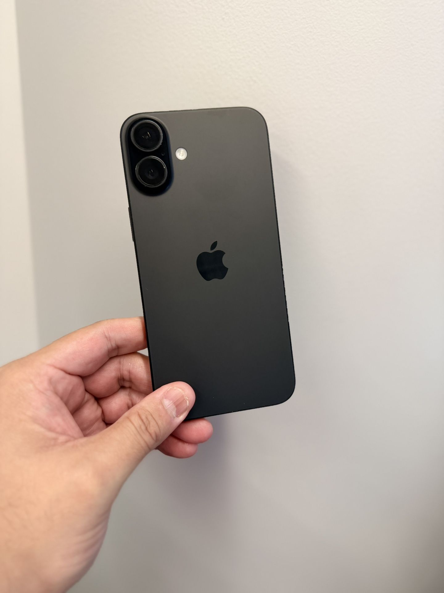 IPhone 16 Plus. 128 GB, Great Condition. (AT&T Or Cricket) . Hablo Espanol.