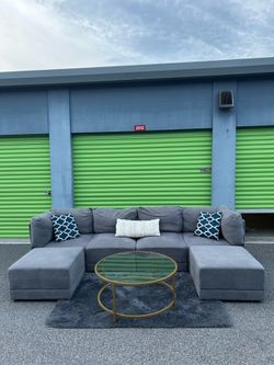 Gray Soft U-Shape Sectional Sofa w/ Movable Ottoman (Delivery Available)