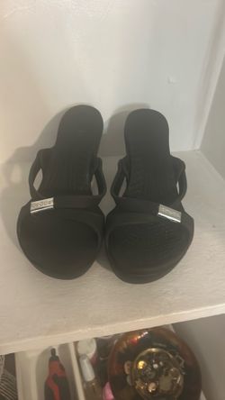 Size 8 crocs gently worn