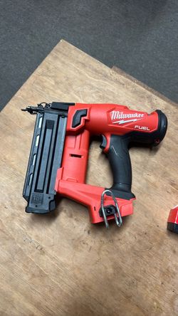Milwaukee M18 FUEL 18-Volt Lithium-Ion Brushless Cordless Gen II 18-Gauge Brad Nailer (Tool-Only)