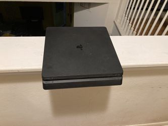 PS4 500 GB (with 2 Controllers)