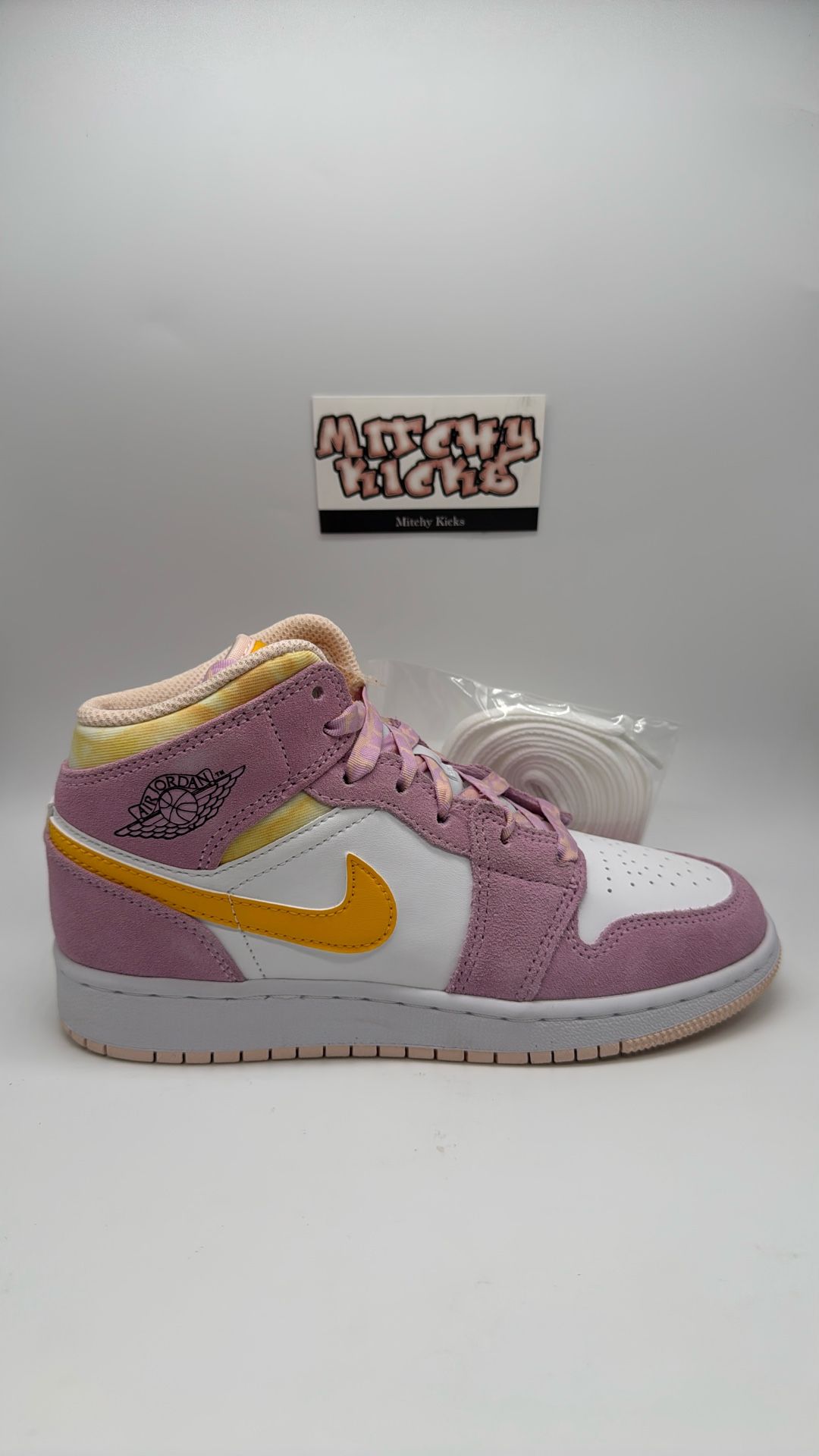 Jordan 1 Mid SE Artic Pink (GS) Sz. 3.5Y