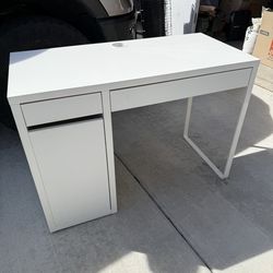 White Ikea Desk
