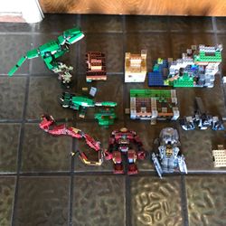 Assortment of loose LEGO’s