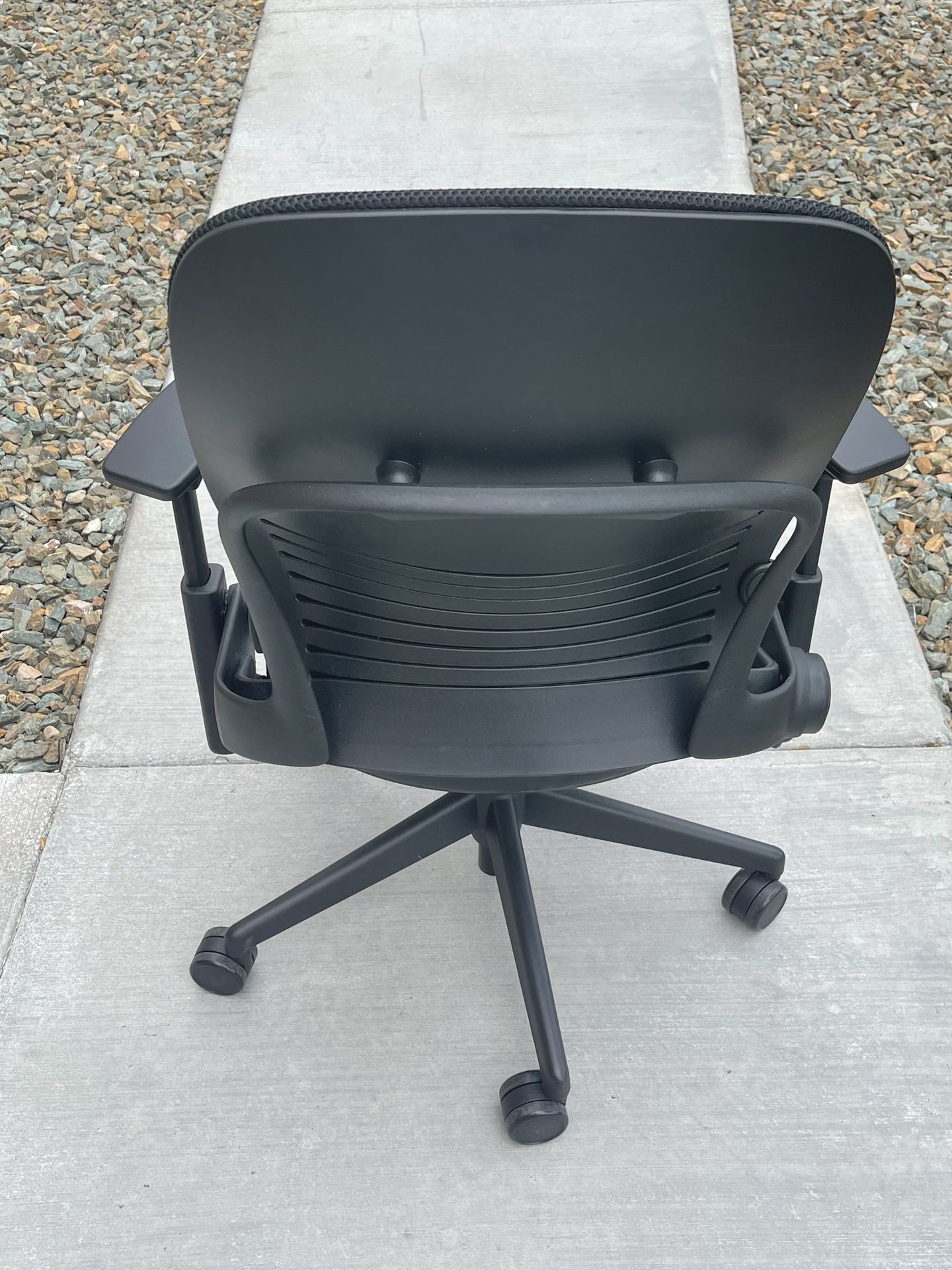 2018 V2 Leap Chair 