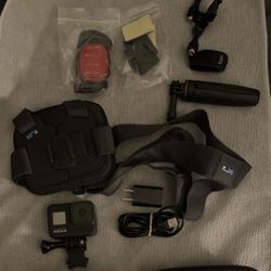 Go Pro Hero 8! Light-Medium Use. Comes With All Accessories Pictured 