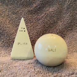 1939 New York World’s Fair Salt & Pepper Shakers