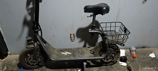 Phantom R1 commuter scooter