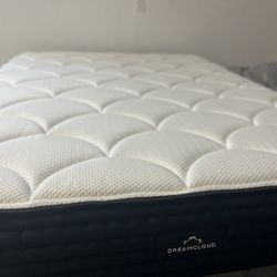 The DreamCloud, Queen, Like New, Excellent Condition  Dreamcloud, The DreamCloud, Queen, only  Asking for $345 Barely used, like new condition  Refurb