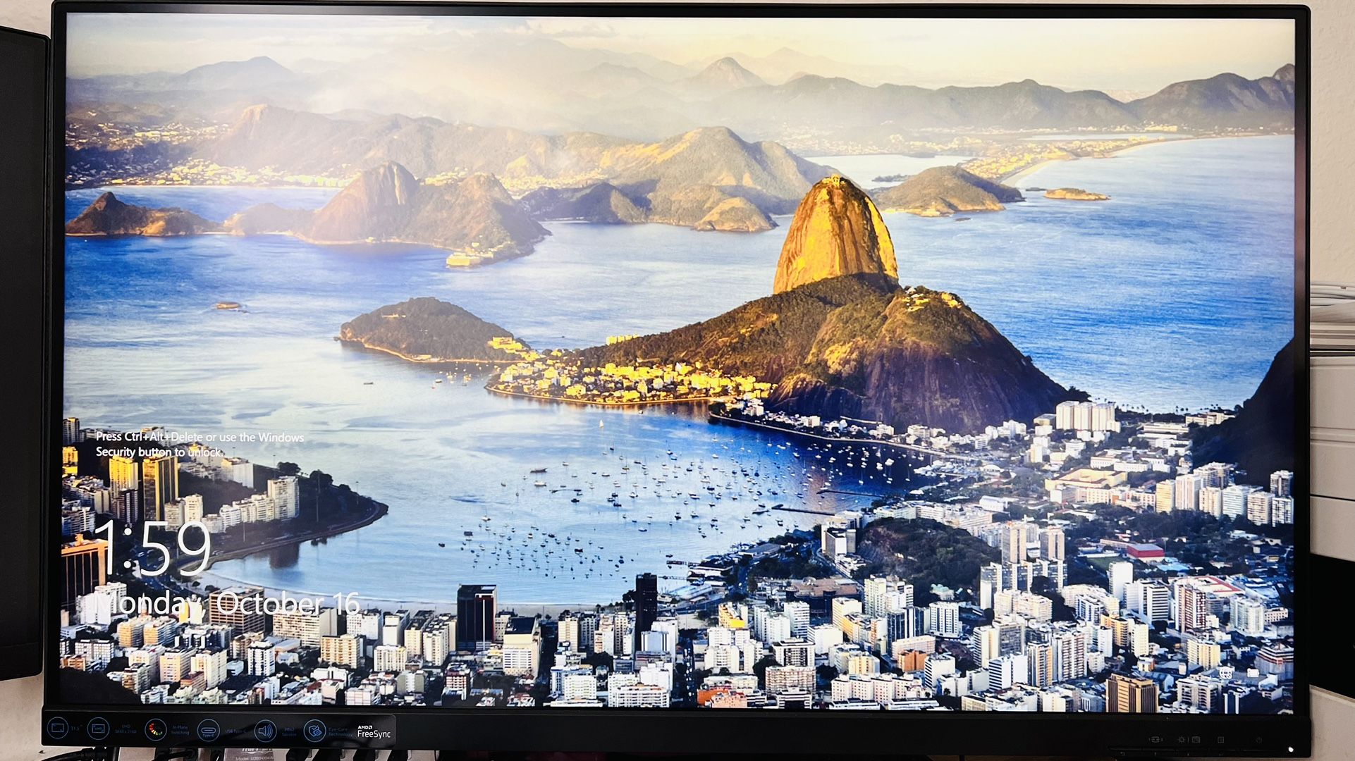32 inch 4K UHD HDR10 IPS Monitor USB C