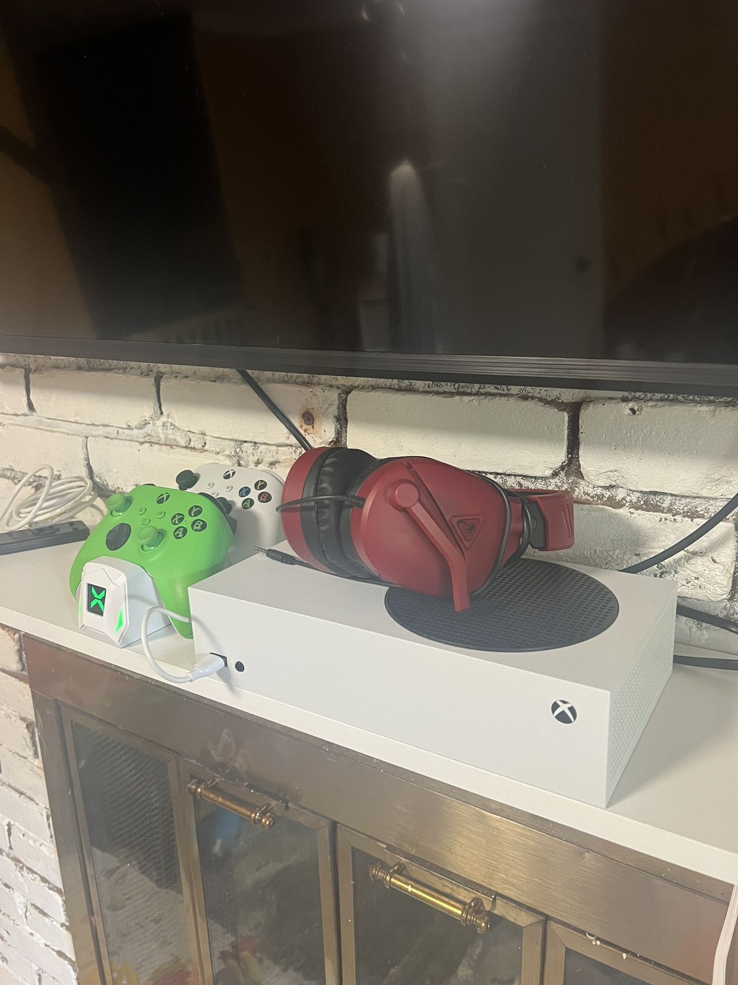 Xbox series S & 2 Controllers