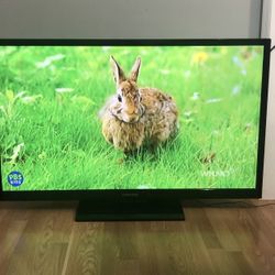 Samsung TV 55 " With Remote Control.