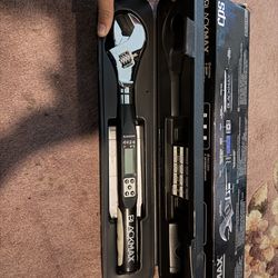 Blackmax digital torque wrench