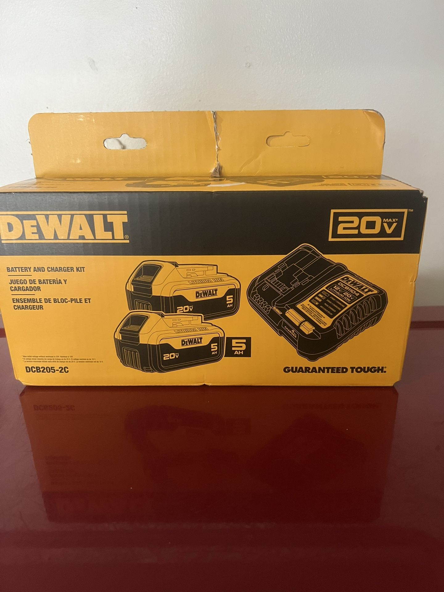 Dewalt 2 5 Ah Batteries, And Charger Brand New