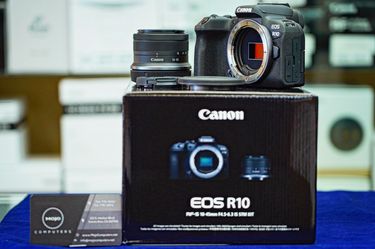 Canon EOS R10 Mirrorless Camera with 18-45mm Lens
