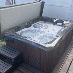 1year Old Custom Made Hot Tub With Cover And Stairs Thumbnail