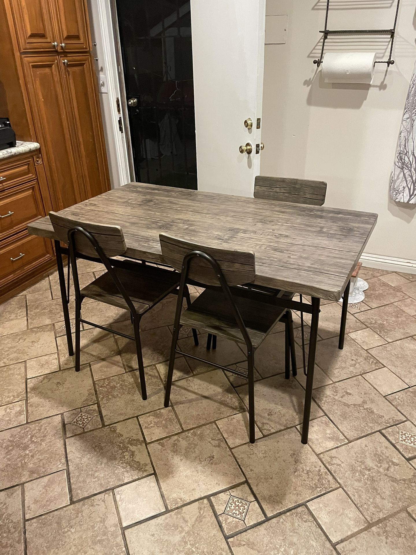 Dinnig Table