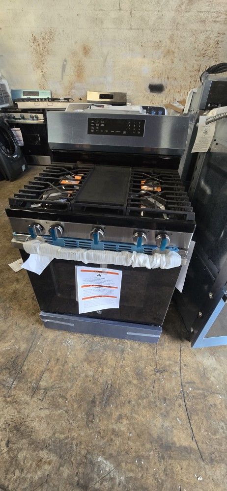 NEW GE GAS RANGE STAINLESS STEEL 