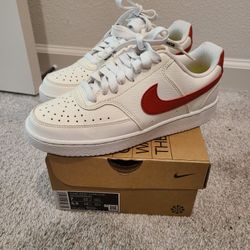 Womens Size 7 Nike 